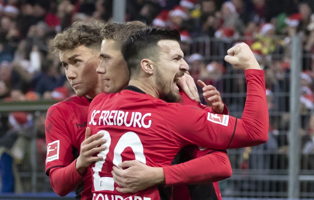 莱比锡红牛防线失误遭柏林联合逆转  